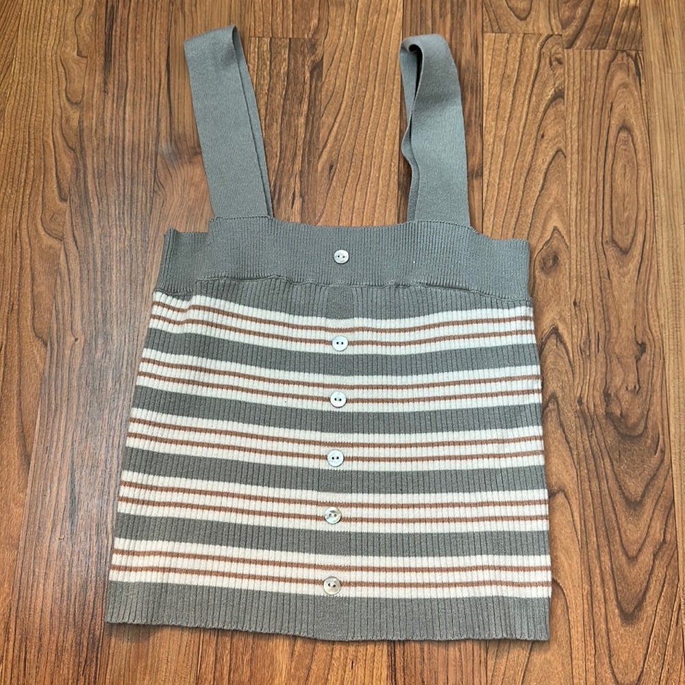 Striped crop top. Size M/L.✨